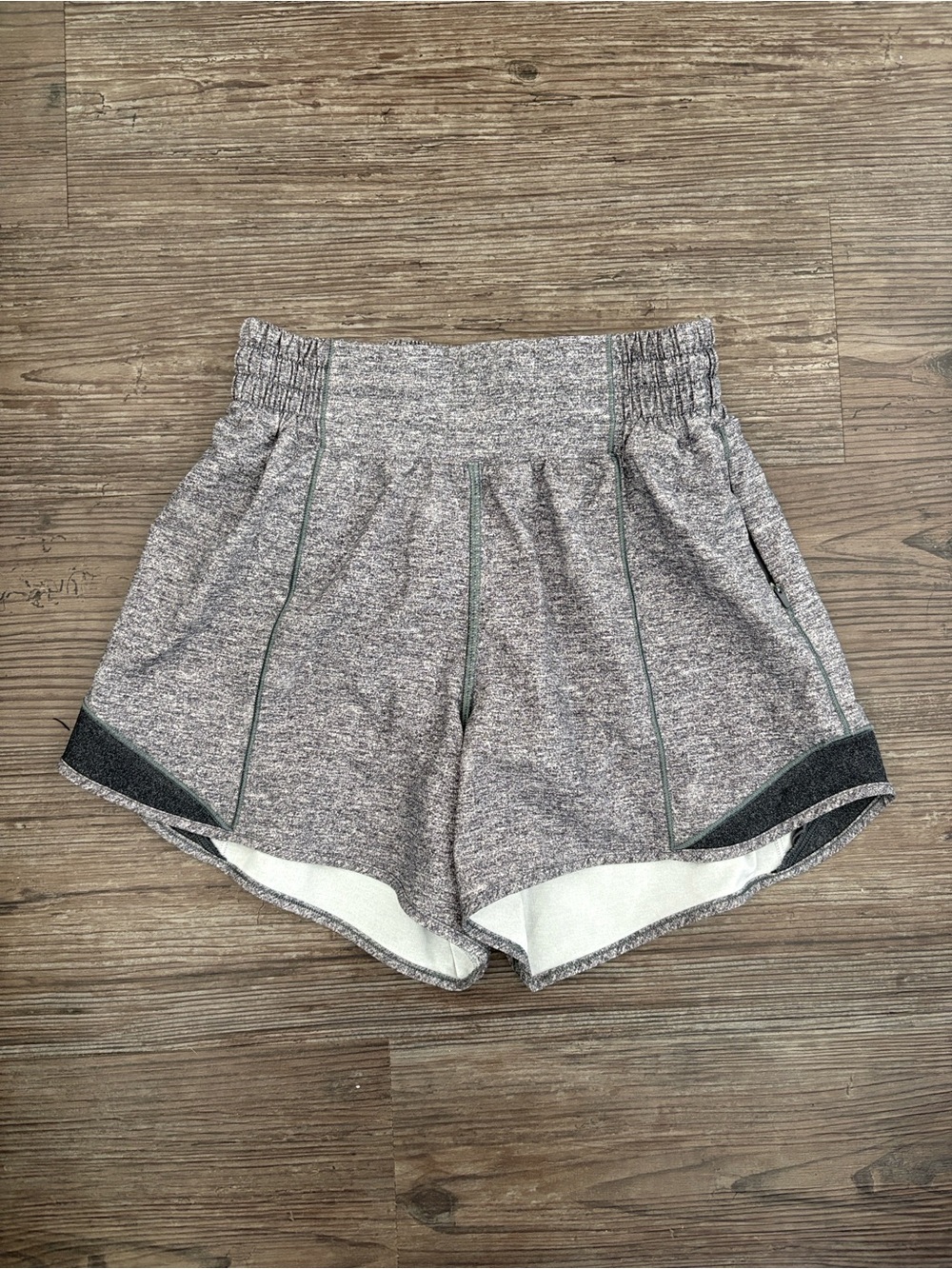 LULULEMON HOTTY HOT SHORT HIGH-RISE LONG 4” HEATHER LUX MULTI/ BLACK WOMEN’S 2